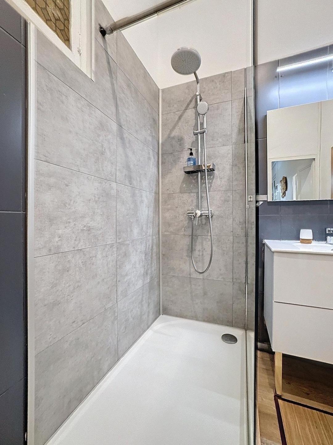 Nouveau - Appartement 100M2 Avec Terrasse A 1 Min De La Place De La Comedie Montpellier Exterior photo